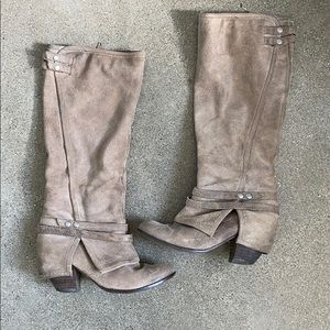 Fergie latitude boot
